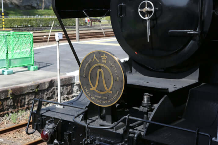 撮り鉄”の迷惑行為が続発も…最古の国産蒸気機関車「SL人吉」の 撮り鉄”の迷惑行為が続発も…最古の国産蒸気機関車「SL人吉」の