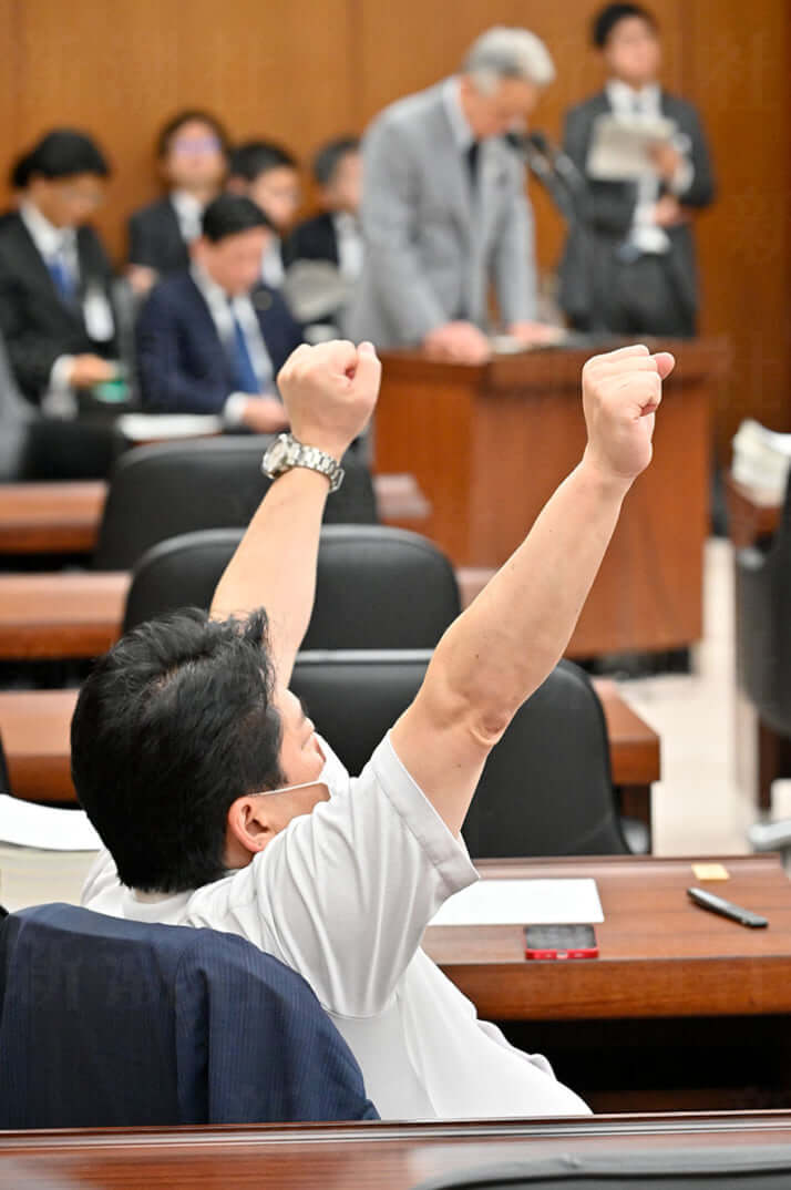 23号グラビア 国会議員の「内職」_5