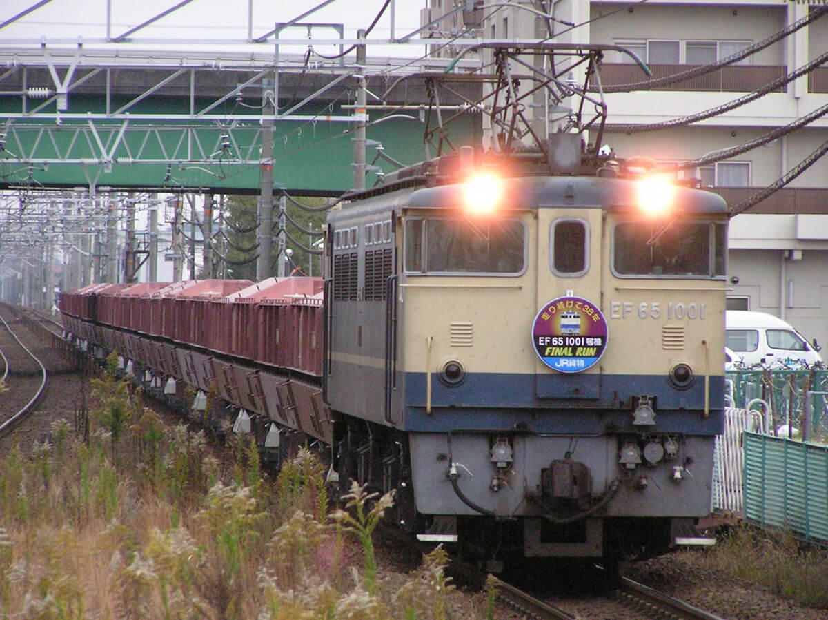 女性車掌　盗撮画像 女性車掌を盗撮＞、＜運転席をフラッシュ撮影＞ 鉄道職員が「さすがに勘弁してほしい…」と漏らす“鉄道ファン”の迷惑行為（2ページ目） | デイリー新潮
