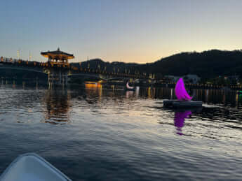 安東湖にかかる月影橋