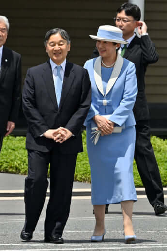 25号グラビア 天皇陛下_1