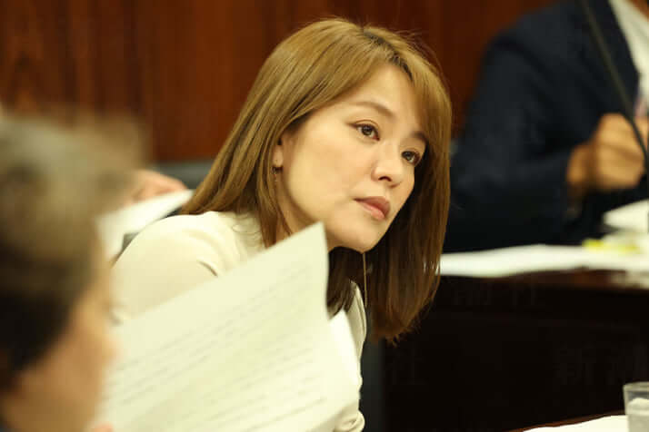 今井絵理子