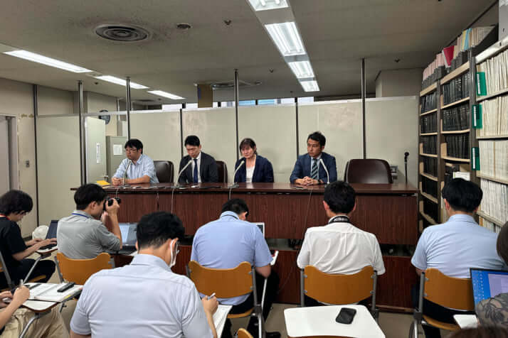 記者会見