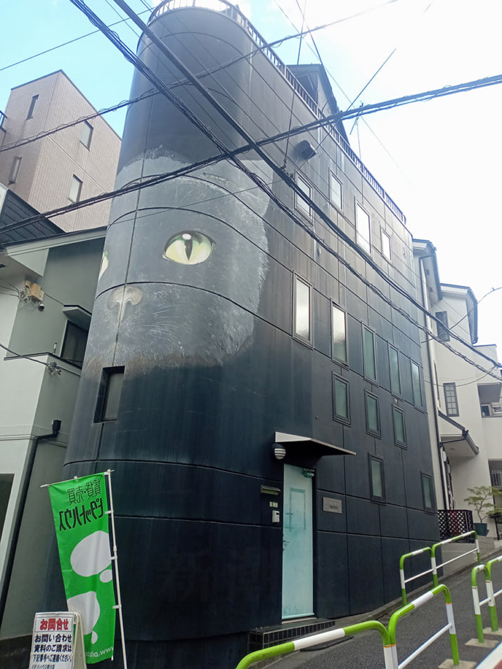 立花隆さんの元仕事場「猫ビル」が売りに出されていた！ 気に