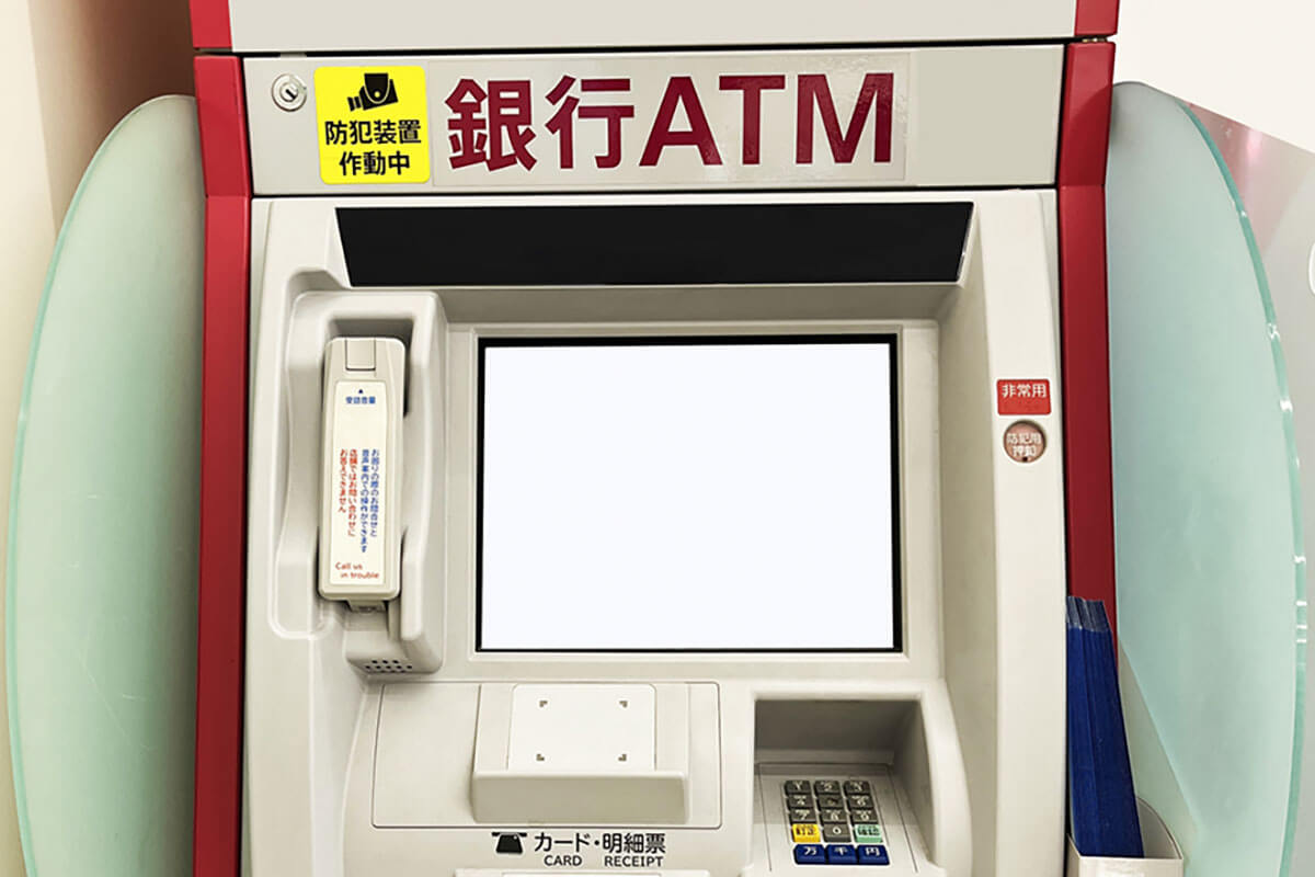 銀行ATMから引き出した新札に「陰謀論めいたメッセージ」が…紙幣への落書きは“犯罪”と思いきや「直ちに違法な行為とは言い切れません」（3ページ目） |  デイリー新潮