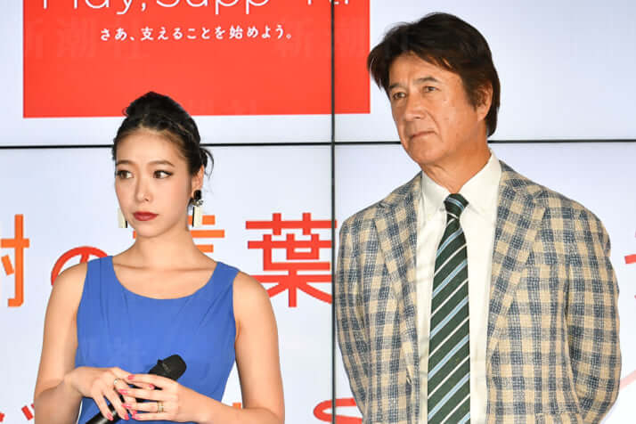 草刈正雄と娘の紅蘭
