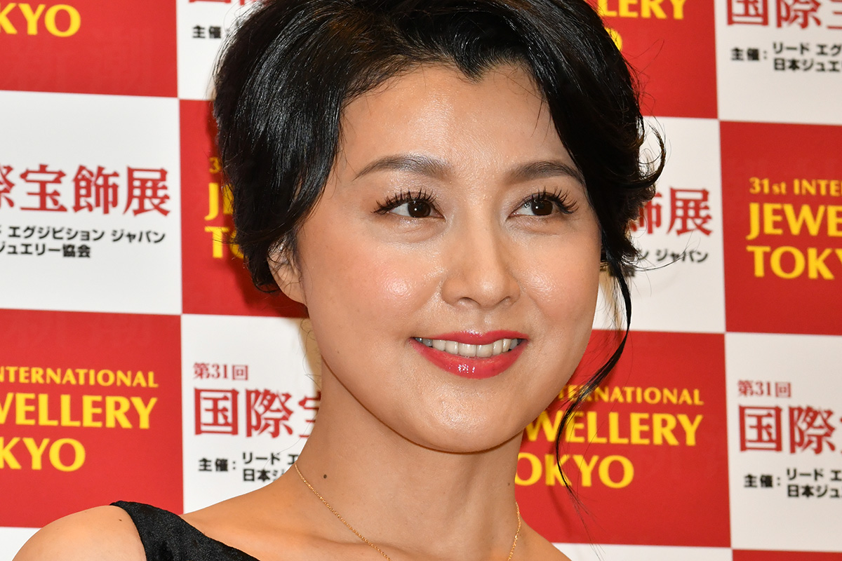 藤原紀香、山口智子らが水着姿で…「東レキャンギャル」が終焉 担当者は