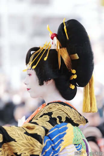 25年11号グラビア 花魁道中_11