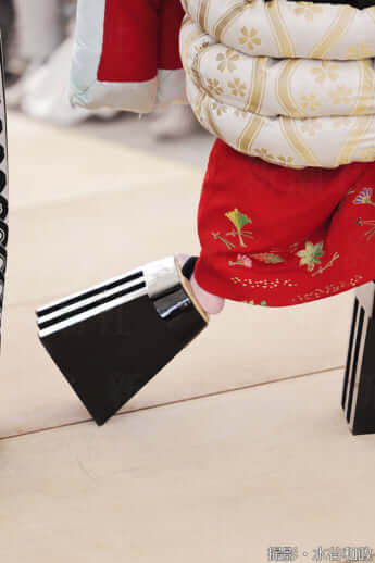 25年11号グラビア 花魁道中_12