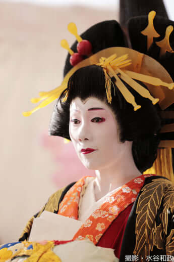 25年11号グラビア 花魁道中_17