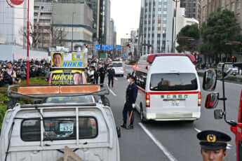 25年12号グラビア 立花孝志_13