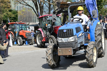 25年14号グラビア トラクター_10