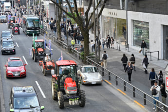 25年14号グラビア トラクター_2