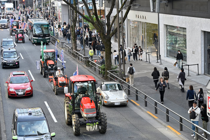 25年14号グラビア トラクター_2