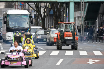 25年14号グラビア トラクター_3