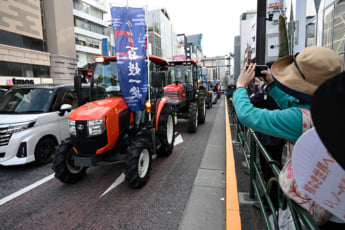 25年14号グラビア トラクター_4