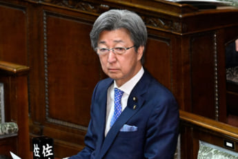 石井準一