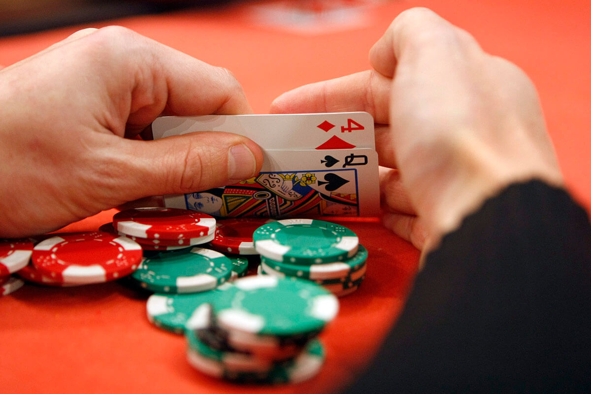 まるで闇カジノ…六本木のアミューズメントカジノで「高額ポーカー賭博」が横行  店から借りた「負け金250万円」を踏み倒す決意をした会社員の告白（2ページ目） | デイリー新潮