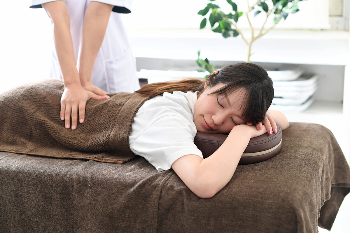 気づけば街中に「整体」「もみほぐし」「リラクゼーション」の