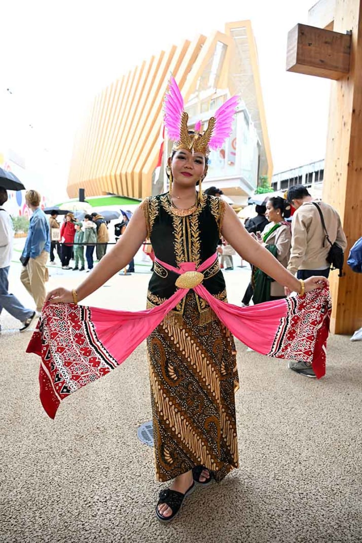 25年16号グラビア万博_6