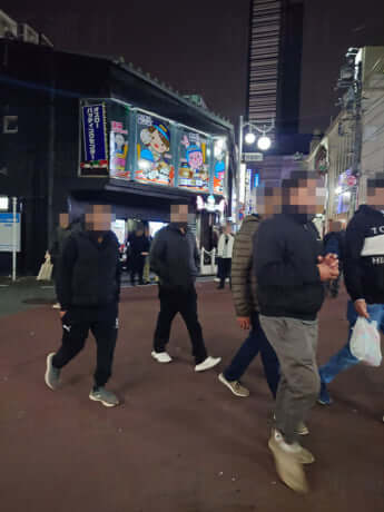 25年16号グラビア 立ちんぼ_1