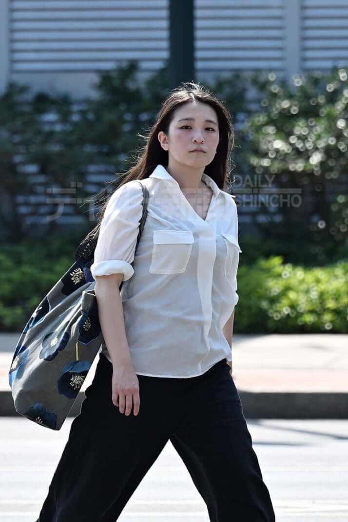 まこさま 祝！ 眞子さま・小室圭さんご婚約へ “プリンセス・マコ写真集”