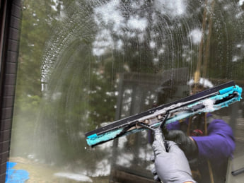 窓ガラス清掃員