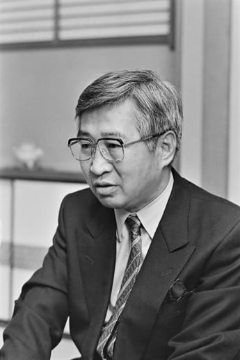 徳岡孝夫