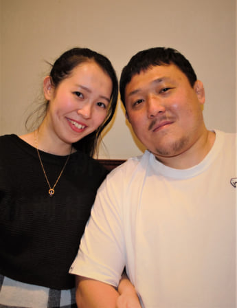 田馬場貴裕さん、有泉香代さん