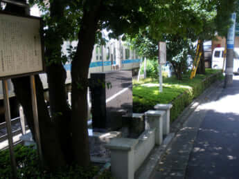 「春の小川」の歌碑