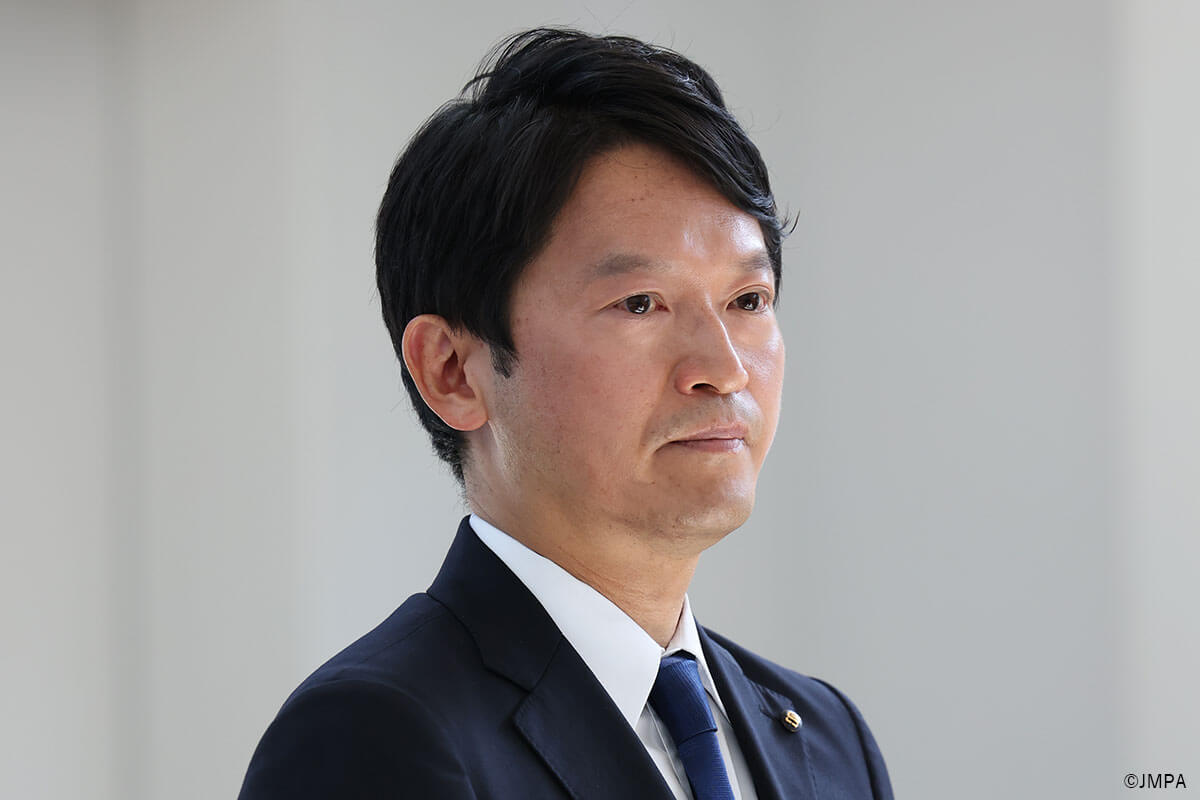キラキラ「美人社長」は逮捕、起訴には至らずか 斎藤兵庫県知事の公選法違反をめぐる捜査の行方 | デイリー新潮
