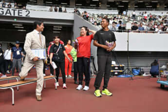 25年20号グラビア 織田裕二_3