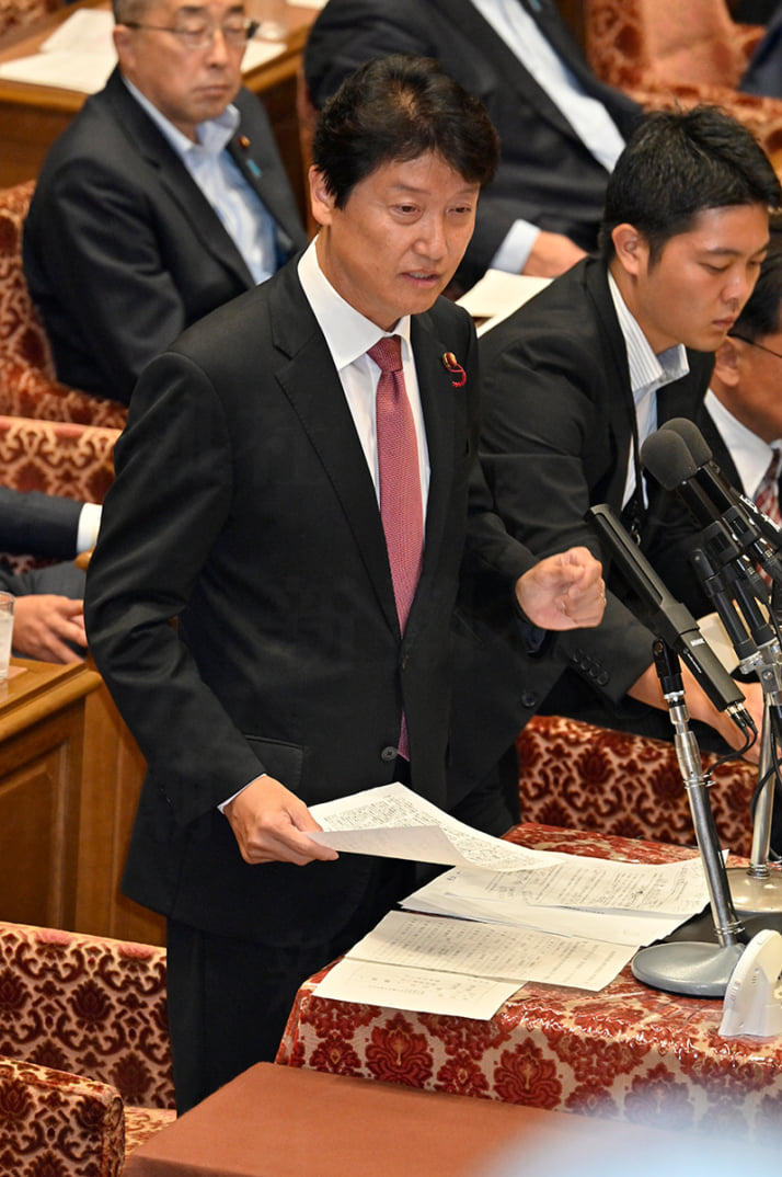 足立康史