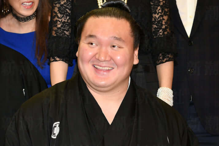 25年21号グラビア 白鵬_1