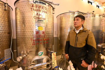 25年21号グラビア とみおかワイナリー_5