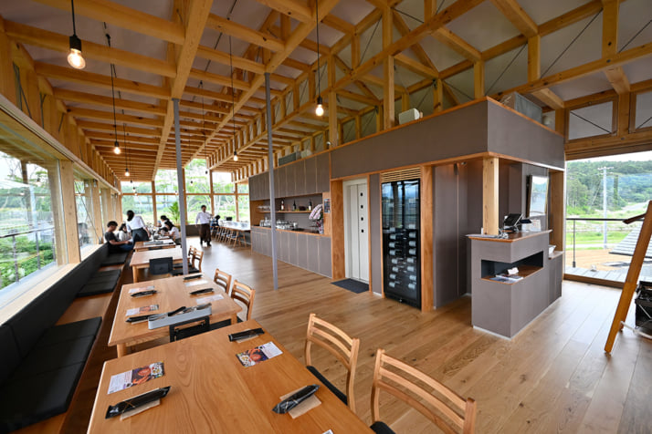 25年21号グラビア とみおかワイナリー_6