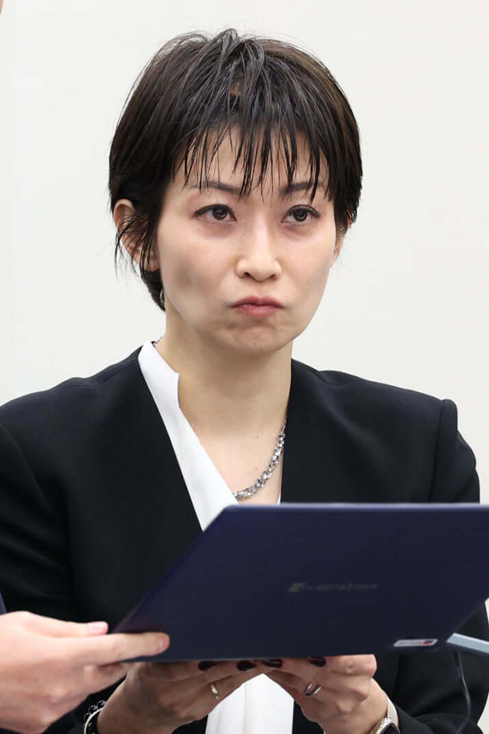 望月衣塑子_1
