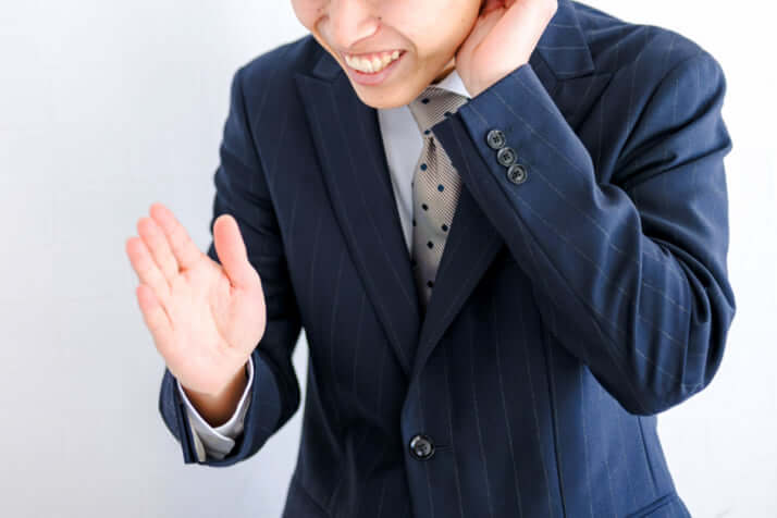 謝罪する人