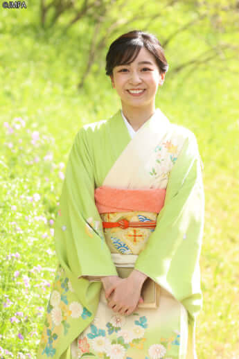 25年24号グラビア 佳子さま_1