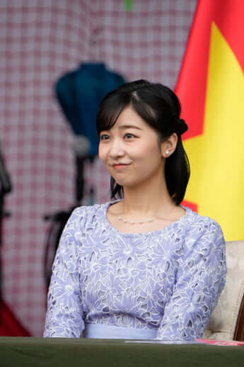 25年24号グラビア 佳子さま_10