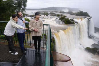 25年24号グラビア 佳子さま_2