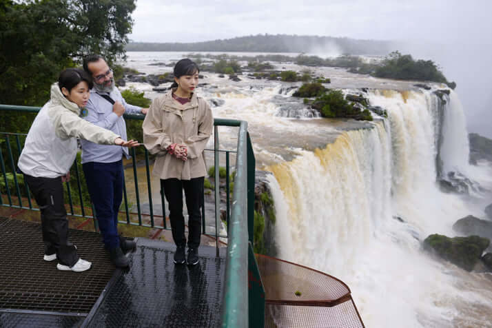 25年24号グラビア 佳子さま_2