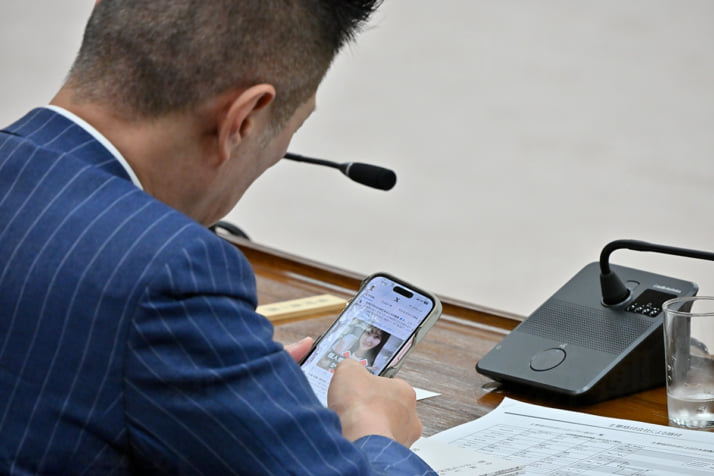 25年24号グラビア 国会_2