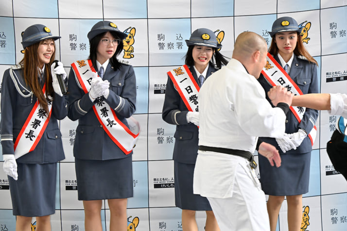 25年24号グラビア 警察署長_2