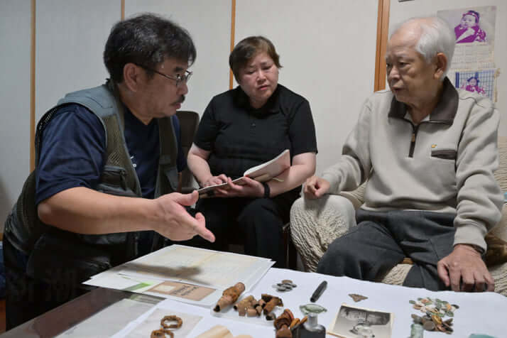 25年25号グラビア 遺骨_4