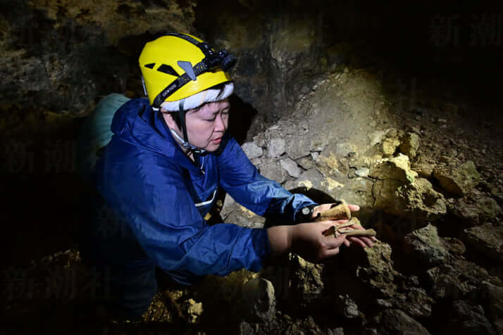 25年25号グラビア 遺骨_7