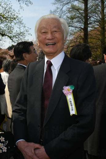 松崎昭雄