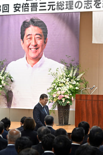 25年26号グラビア 安倍晋三_2