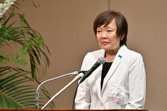 25年26号グラビア 安倍晋三_4