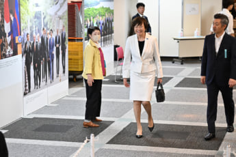 25年26号グラビア 安倍晋三_5